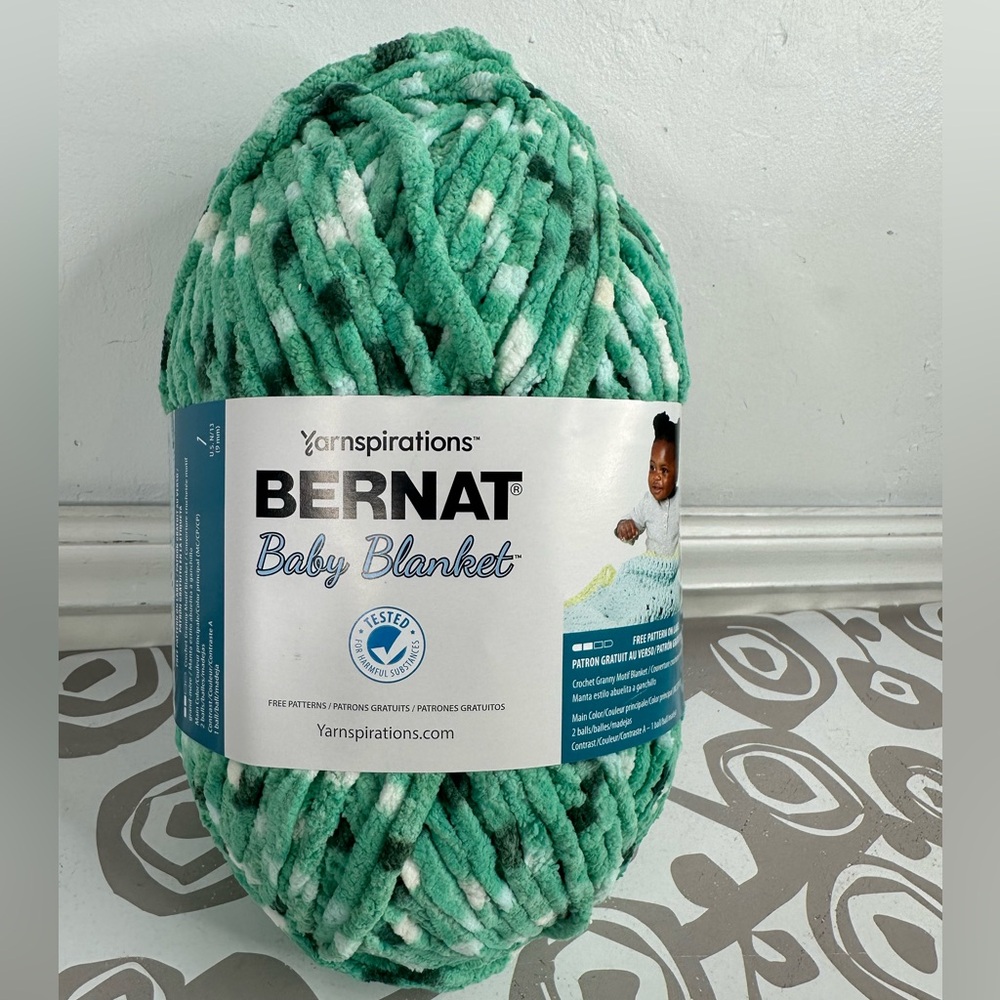 Yarnspirations Bernat Baby Blanket Yarn 220 yds 10.5 oz 300 g Poly Dino Dot Mint